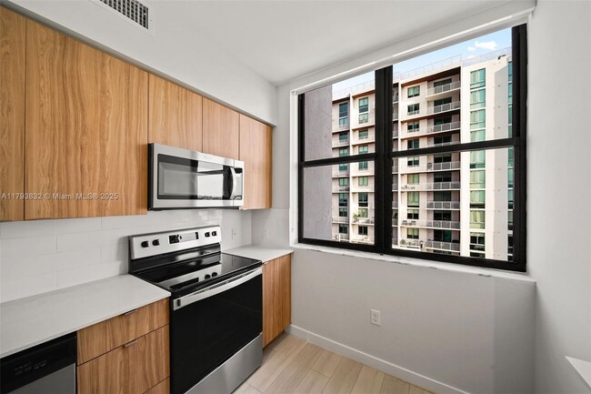 Building Photo - 555 NE 8th St