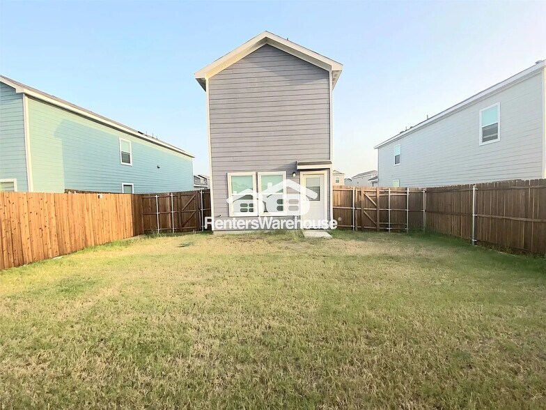 Building Photo - 131 Plumcove Dr