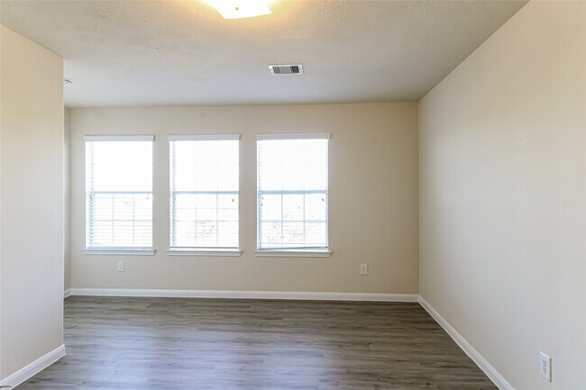 Building Photo - 12311 Maura Lane