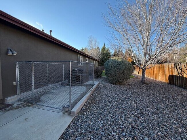 Building Photo - 1199 Manzanita Ln