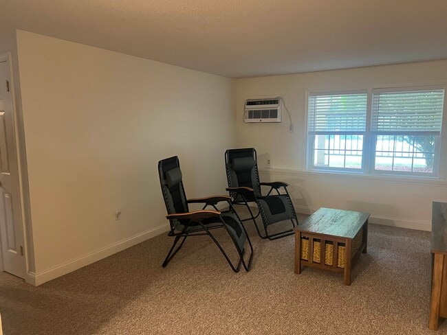 Building Photo - 402 White Cedar Blvd