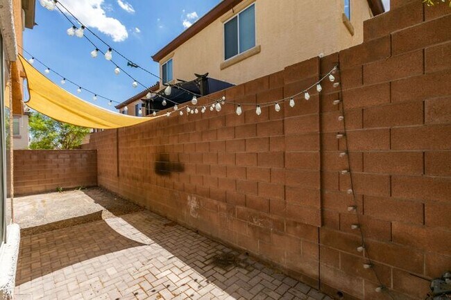 Building Photo - Beautiful 3 Bed / 3 Bath Home in Skyridge Community