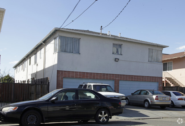 Building Photo - 1021 E 17th St