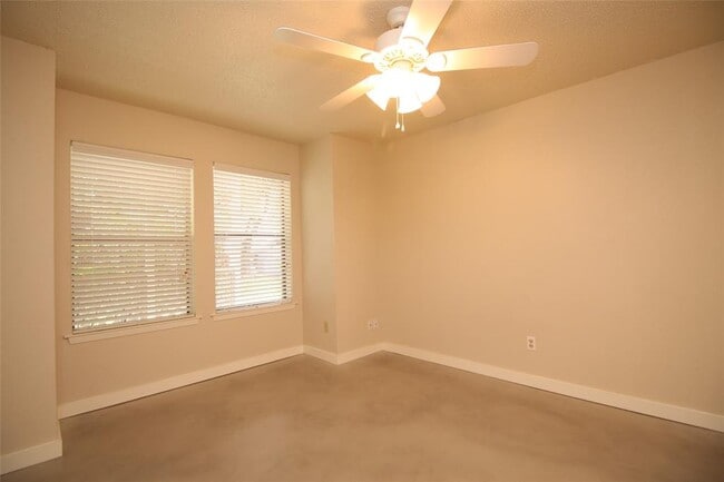 Building Photo - 7825 Beauregard Cir