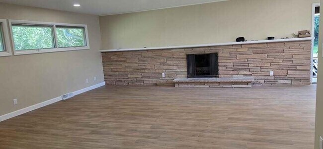 Building Photo - 4129 Scenic Ave