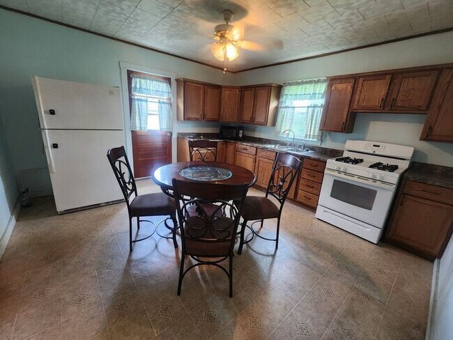 Building Photo - 3 Bedroom Home w/Large Kitchen - Section 8 Welcome & Pets Negotiable Ready, Set, Move