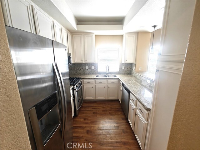 Building Photo - 1095 S San Marino Way