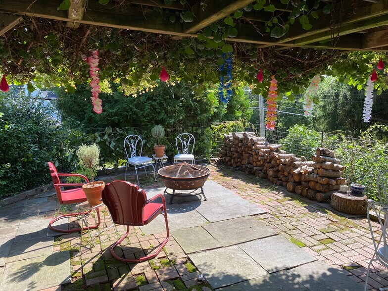 Gazebo with fire pit, fenced area - 80 Torrington Ave