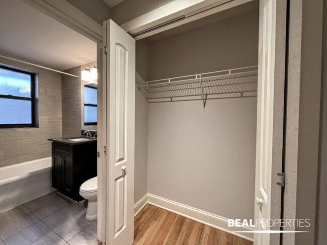 Building Photo - 0 bedroom in CHICAGO IL 60647