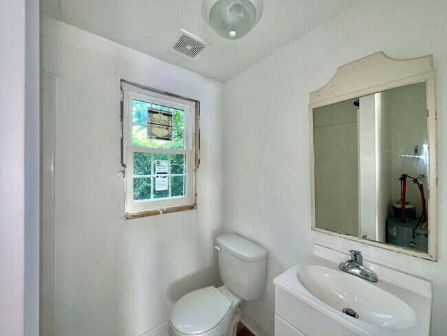 Building Photo - Affordable Studio Near Downtown Myrtle Beach – Some Utilities Included! – $1,100/Month