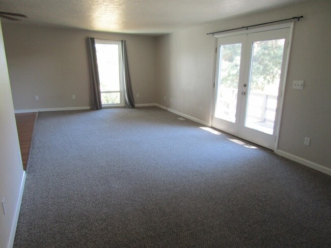 Building Photo - 12096 ID-21