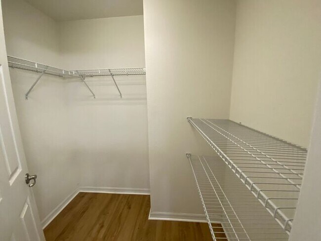 Building Photo - AVALON PARK EAST ORLANDO-$500 OFF THE FIRST MONTH'S RENT
