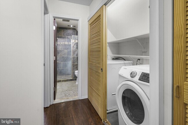 Building Photo - 3743 8th St