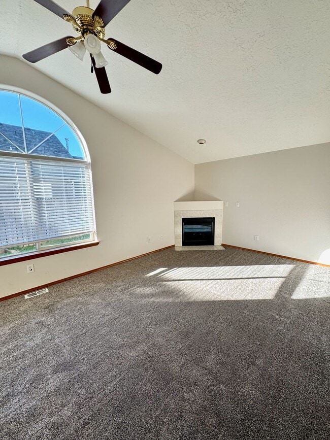 Building Photo - 4 Bedroom, 2 Bath House on Quiet Cul-de-sac