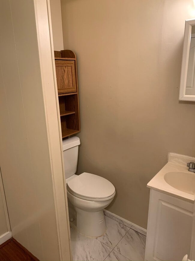 Building Photo - South end 3 Bedrooms 1 1/2 baths