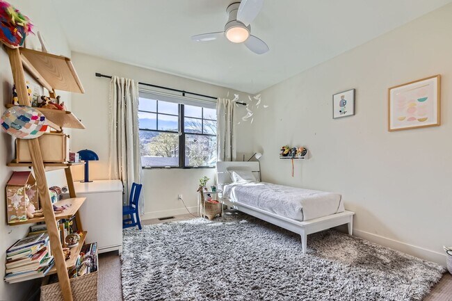 Building Photo - Refined Boulder Living - Furnished 5BDR Gem