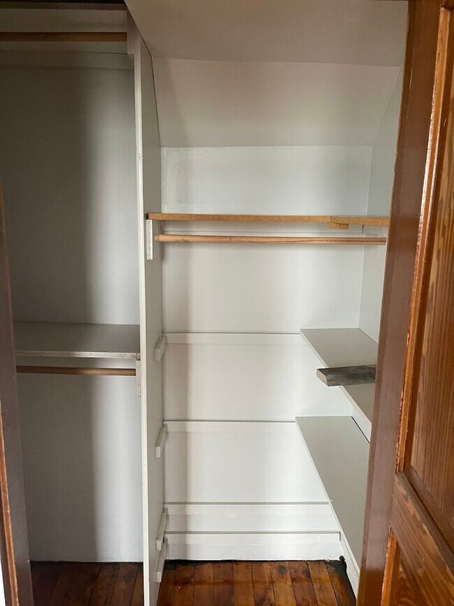 Building Photo - Beautiful, Sparkling New Kitchen - 4 Bedro...