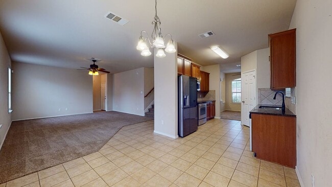 Building Photo - HUGE HOUSE ON A CORNER LOT IN COPPERAS COVE!