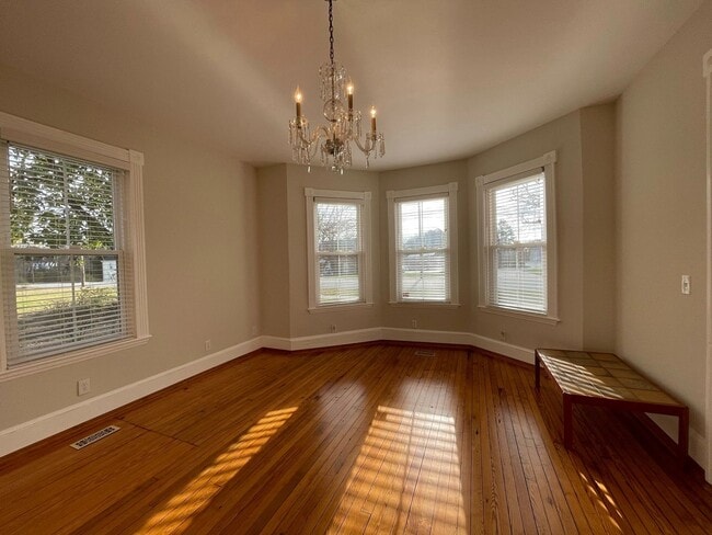 Building Photo - Huge Vintage Home in South Hill