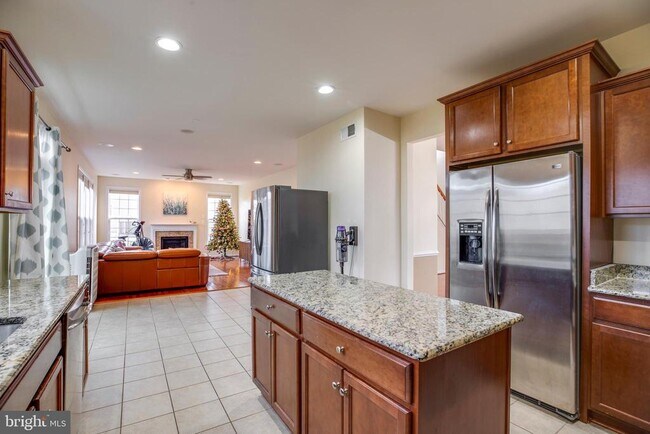 Building Photo - 7536 San Diego Ct
