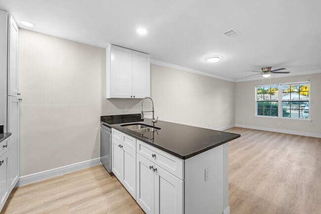 Building Photo - Crown Molding & Granite Kitchens********* Renovated 2 Bedroom 1.5 Bath********* Beautiful Townhom...