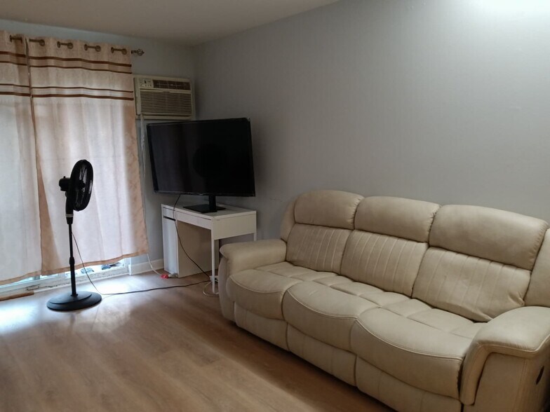 Building Photo - 1075 Knoll Ln