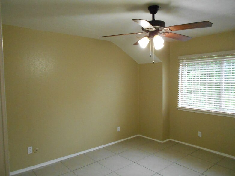 Building Photo - 12447 W Village Dr