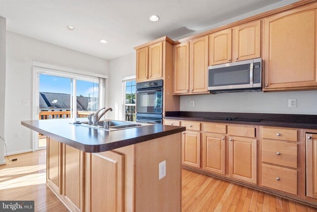 Building Photo - 200 Chesterbrook Ct