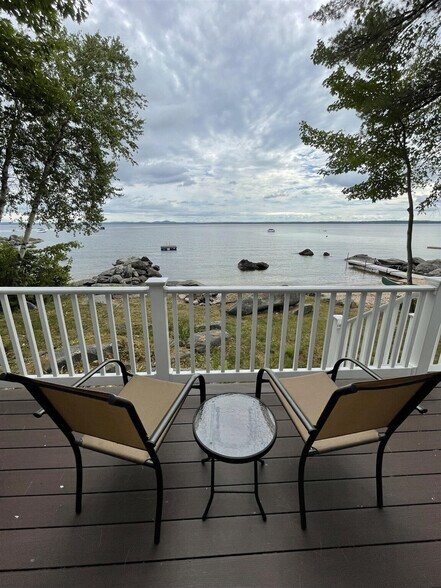 Building Photo - 10 Crescent Shore Dr