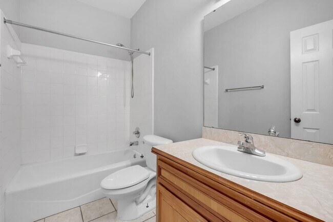 Building Photo - 944 Saddle Creek Run