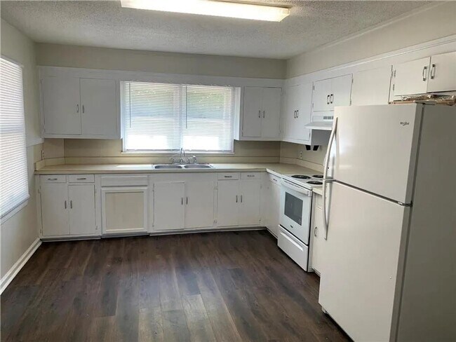 Building Photo - 3 Bedroom 1 Bathroom House in Mobile