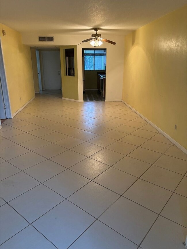 Building Photo - Charming 2BR Condo in Clearwater