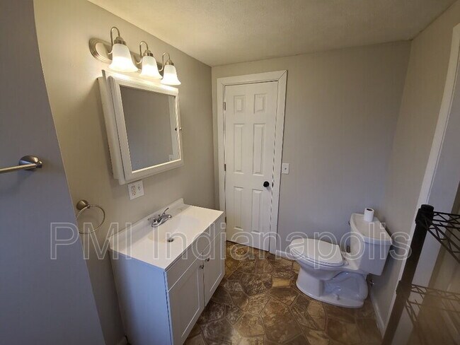 Building Photo - 1902 Rosemont Ave