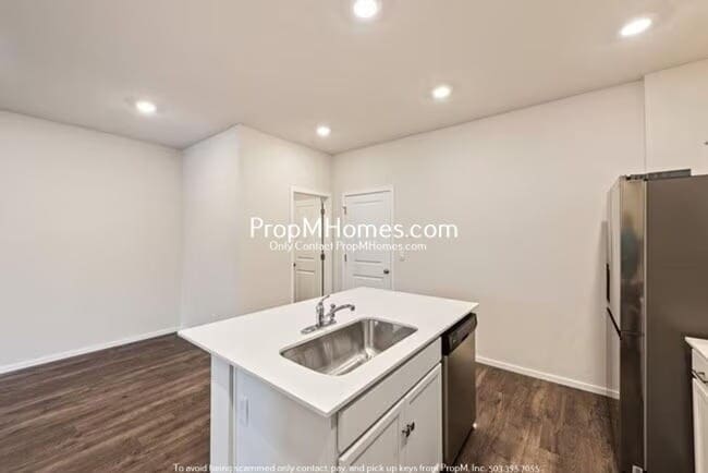 Building Photo - 884 N 18th Ave