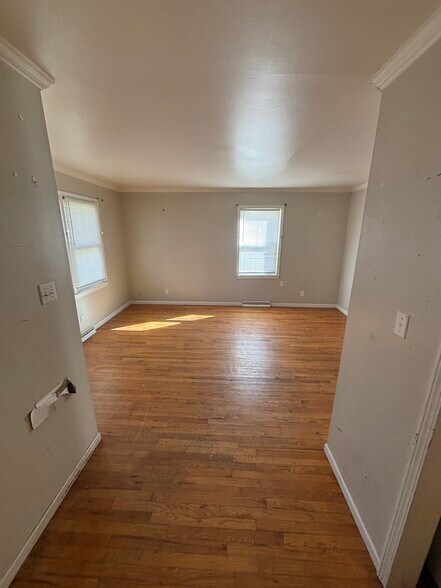 Building Photo - 923 SW 8th Ave