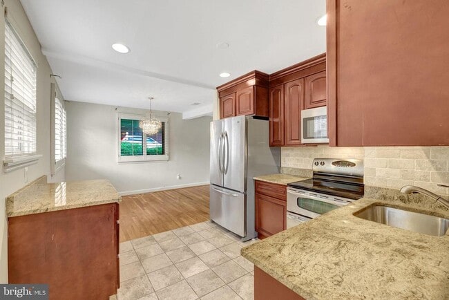 Building Photo - 6903 Fern Ln