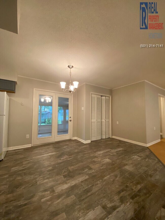 Building Photo - 913 Brewer-