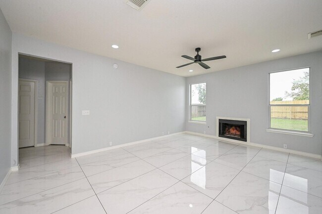 Building Photo - 11011 Glenora Dr