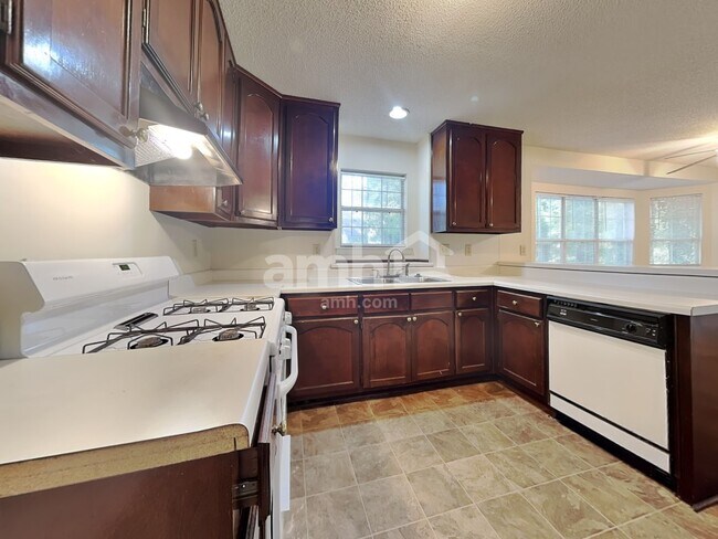 Building Photo - 401 Streamview Ln