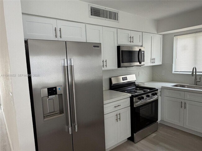 Building Photo - 3581 SW 13th Ct