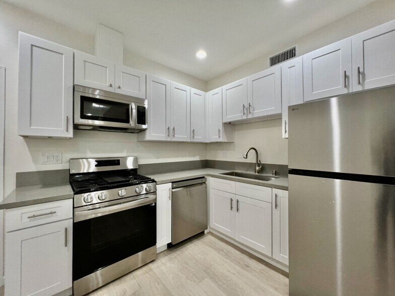 Building Photo - 1409 N Hobart Blvd