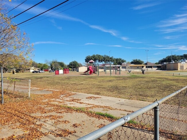 Building Photo - 3820 Modlin St