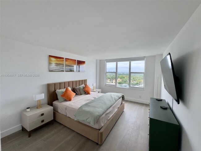 Building Photo - 5600 Collins Ave