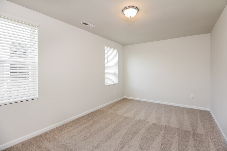 Building Photo - 2868 Summer Townes Wy