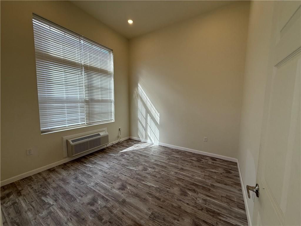 Building Photo - 327 Pine St