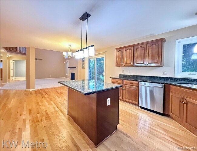 Building Photo - 1176 Cadmus Dr