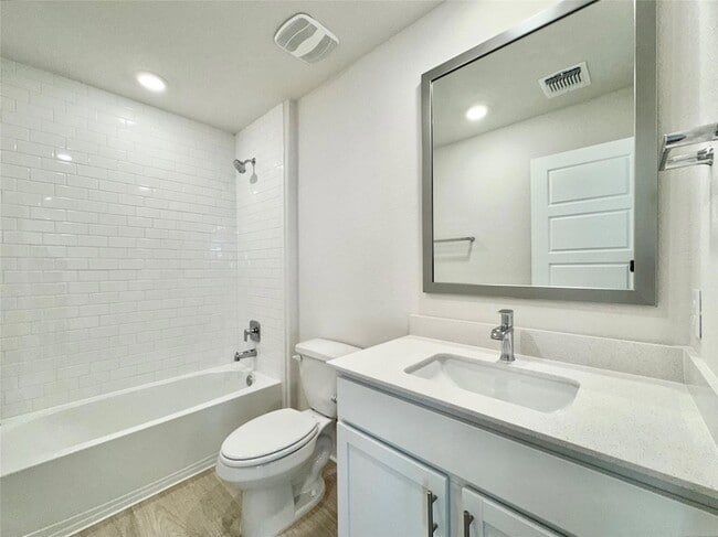 Building Photo - 404 Tinto St