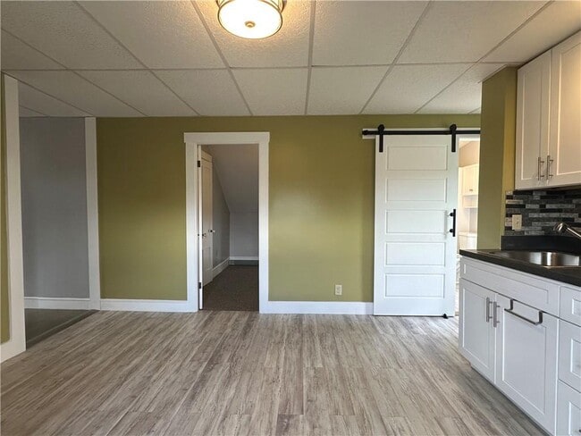 Building Photo - 296 Canonicus St