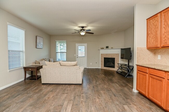 Building Photo - 15406 Key Crest Ln