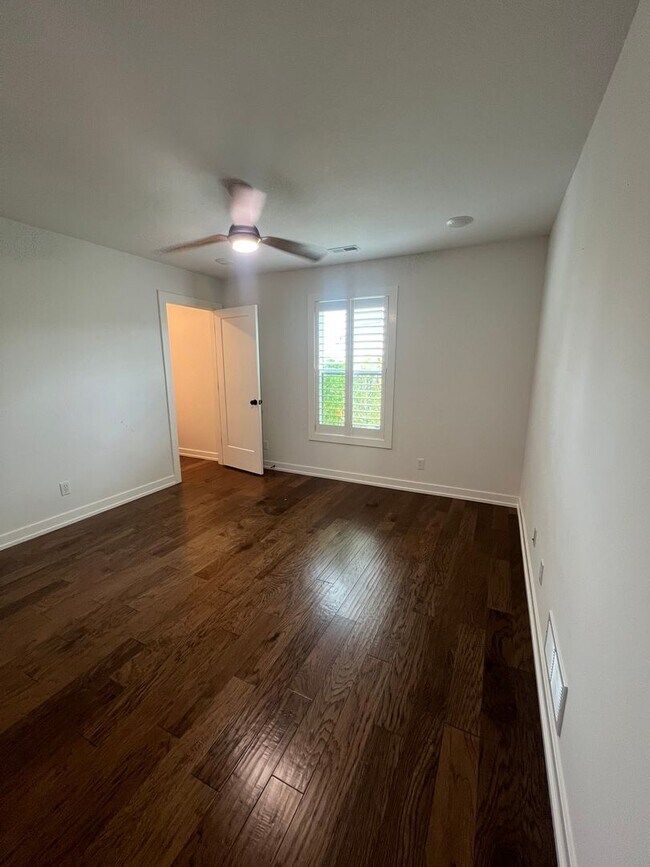 Building Photo - 3304 Wentworth Dr